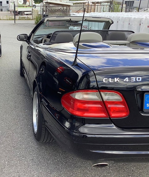Mercedes-Benz CLK430 2 of 5