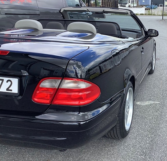 Mercedes-Benz CLK430 3 of 5