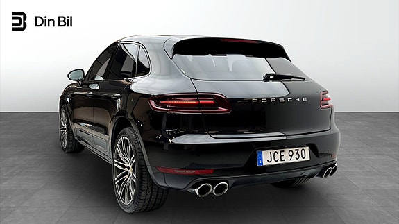 Porsche Macan Turbo 3 of 5