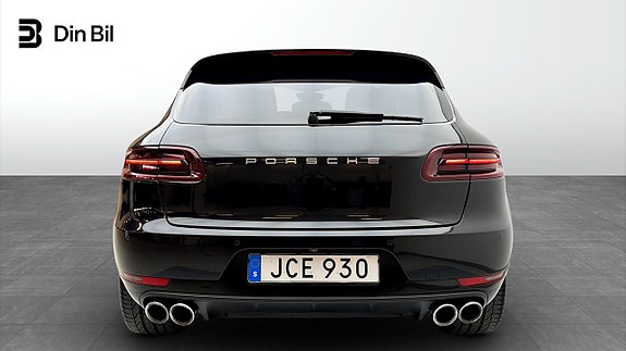 Porsche Macan Turbo 5 of 5