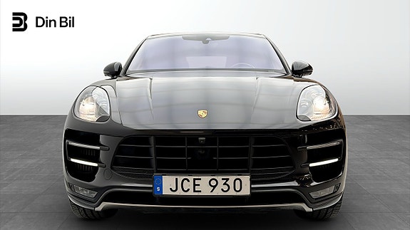 Porsche Macan Turbo 4 of 5