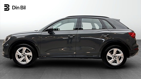 Audi Q3 2 of 5