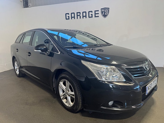 Toyota Avensis 2 of 5