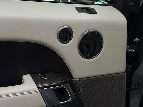 Land Rover Range Rover Sport 16 of 24