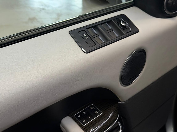 Land Rover Range Rover Sport 15 of 24