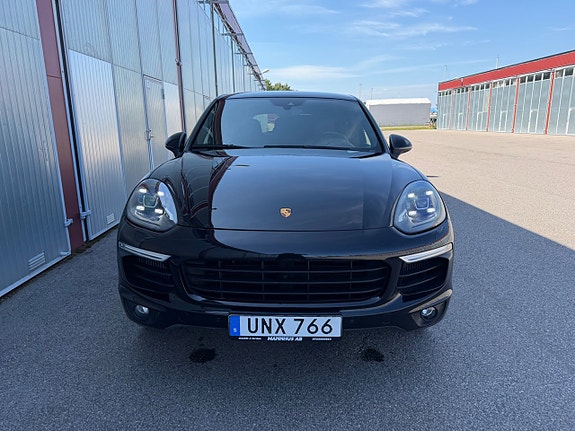 Porsche Cayenne 5 of 5
