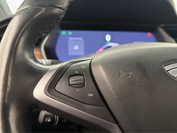 Tesla Model X 15 of 30