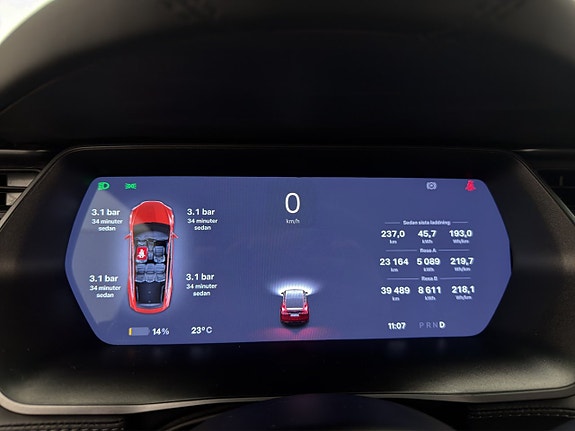 Tesla Model X 16 of 30