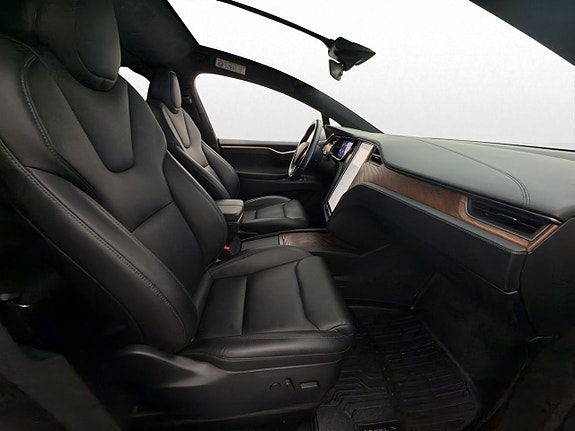 Tesla Model X 26 of 30