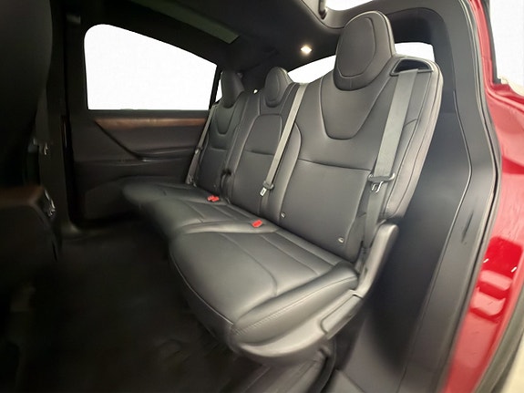 Tesla Model X 27 of 30