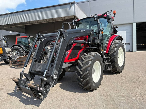 Valtra A114 HiTech Unlimited / Lastare 2 of 5