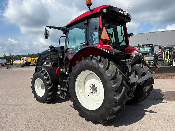 Valtra A114 HiTech Unlimited / Lastare 8 of 10
