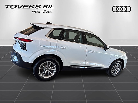 Audi Q3 2 of 5