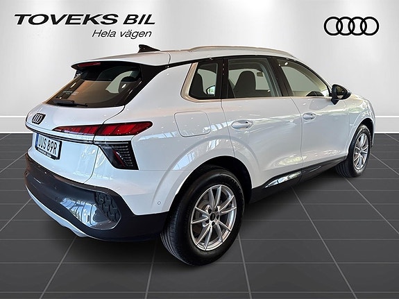 Audi Q3 3 of 5
