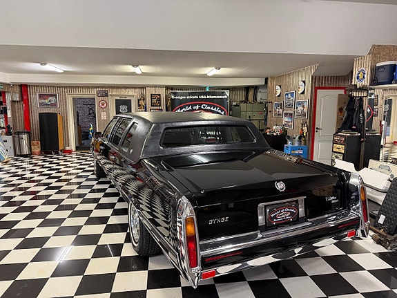 Cadillac Brougham 2 of 27