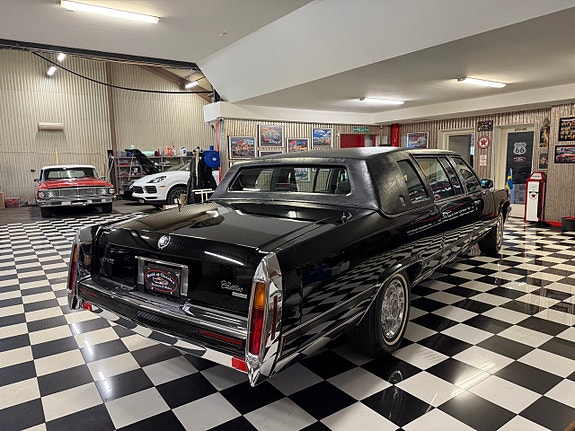 Cadillac Brougham 11 of 27