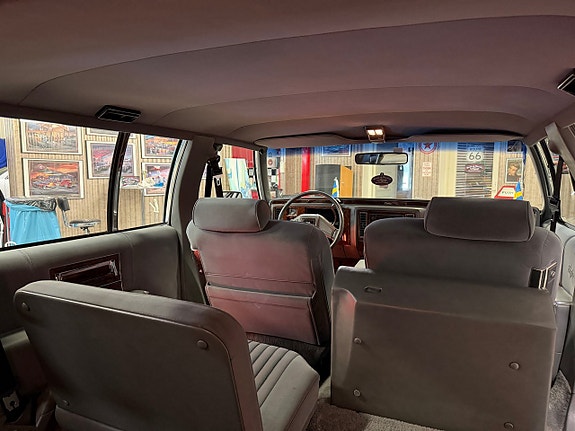 Cadillac Brougham 24 of 27
