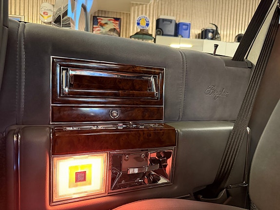 Cadillac Brougham 17 of 27