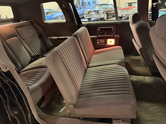 Cadillac Brougham 22 of 27