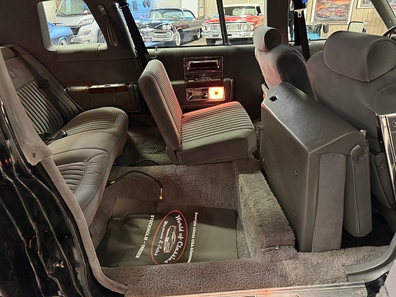 Cadillac Brougham 21 of 27