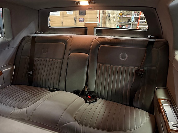 Cadillac Brougham 20 of 27