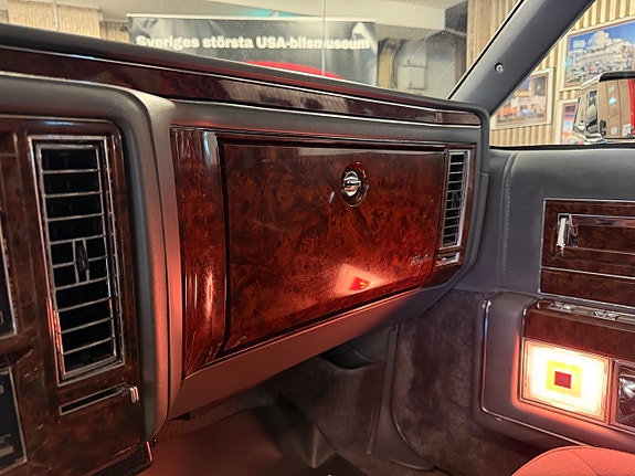 Cadillac Brougham 16 of 27