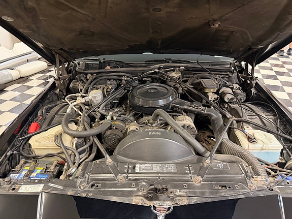 Cadillac Brougham 25 of 27
