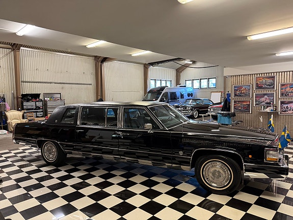Cadillac Brougham 10 of 27