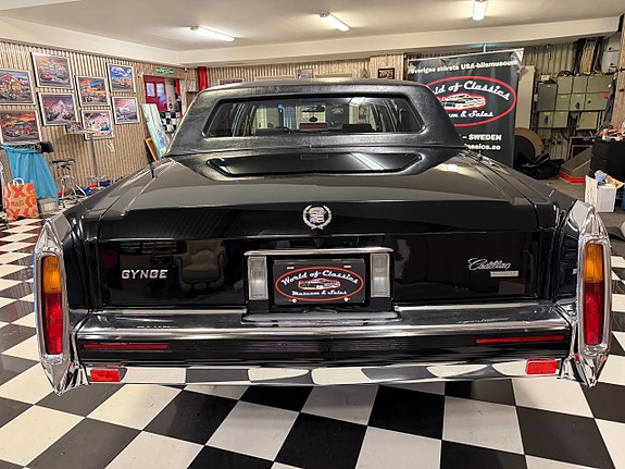 Cadillac Brougham 3 of 27
