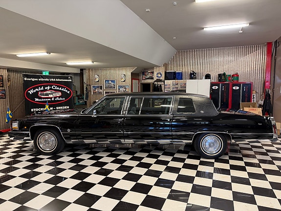 Cadillac Brougham 5 of 27