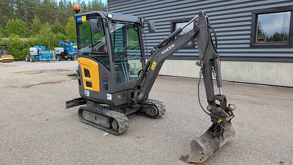 Volvo EC18D 1,8 tons  2017  2 400 timmar 4 skopor Bra skick 6 of 12