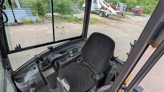 Volvo EC18D 1,8 tons  2017  2 400 timmar 4 skopor Bra skick 8 of 12