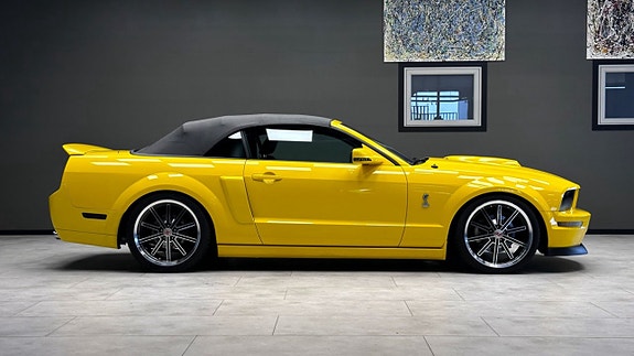 Ford Mustang 3 of 5