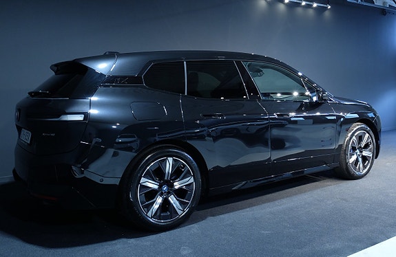 BMW iX 8 of 8
