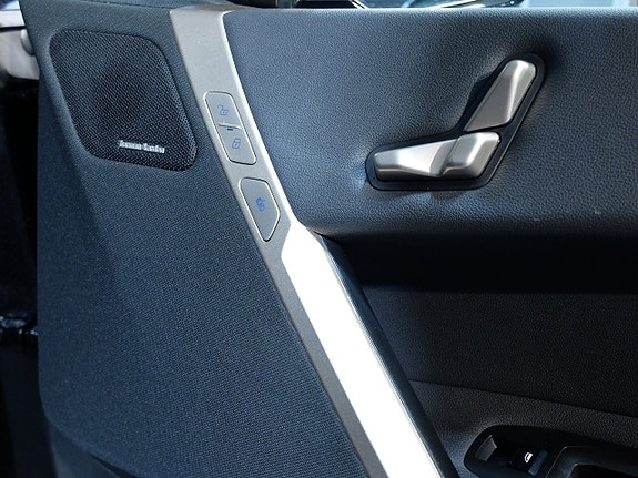 BMW iX 5 of 8