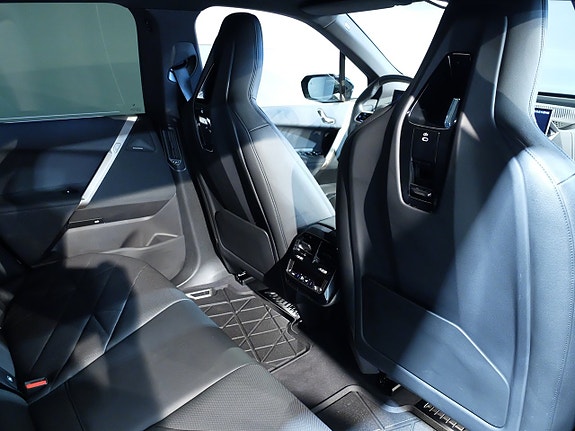BMW iX 6 of 8