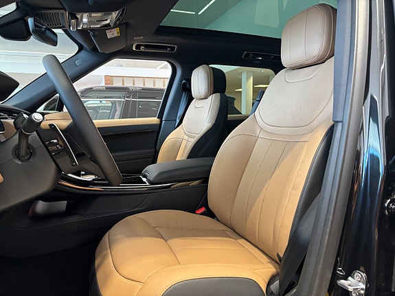 Land Rover Range Rover Sport 6 of 10