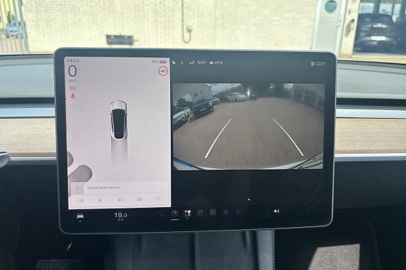 Tesla Model Y 15 of 16