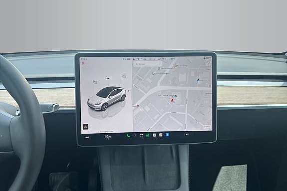 Tesla Model Y 13 of 16