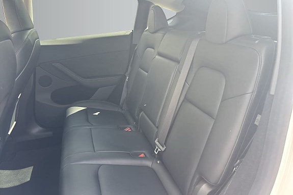 Tesla Model Y 11 of 16
