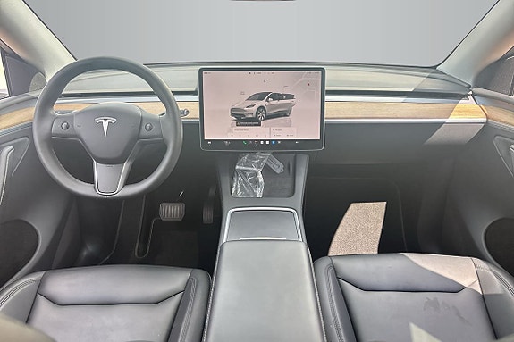 Tesla Model Y 12 of 16