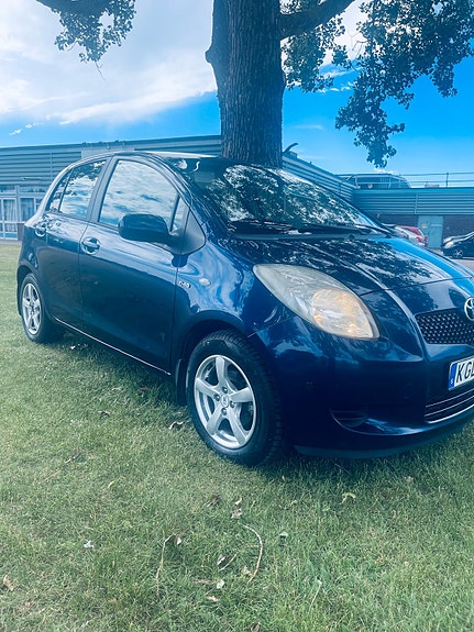 Toyota Yaris 3 of 4