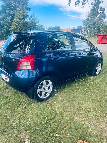 Toyota Yaris 4 of 4