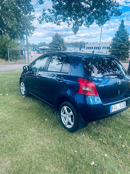 Toyota Yaris 2 of 4