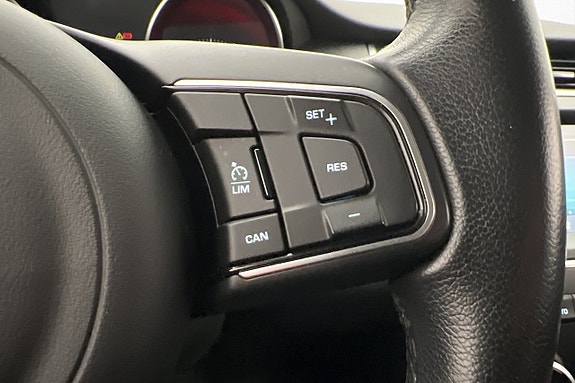 Jaguar E-PACE 12 of 25