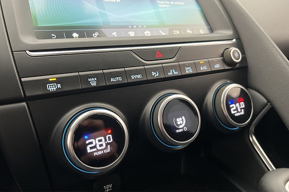 Jaguar E-PACE 18 of 25
