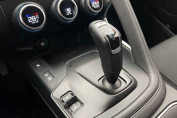 Jaguar E-PACE 19 of 25
