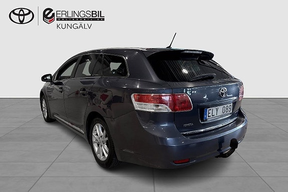 Toyota Avensis 2 of 5