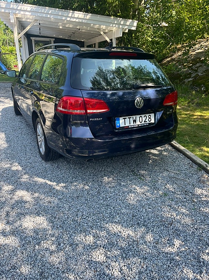 Volkswagen Passat 2 of 5