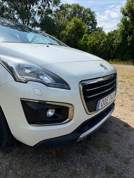 Peugeot 3008 2 of 5